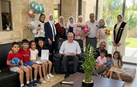 متنفَّس عبرَ القضبان (205)